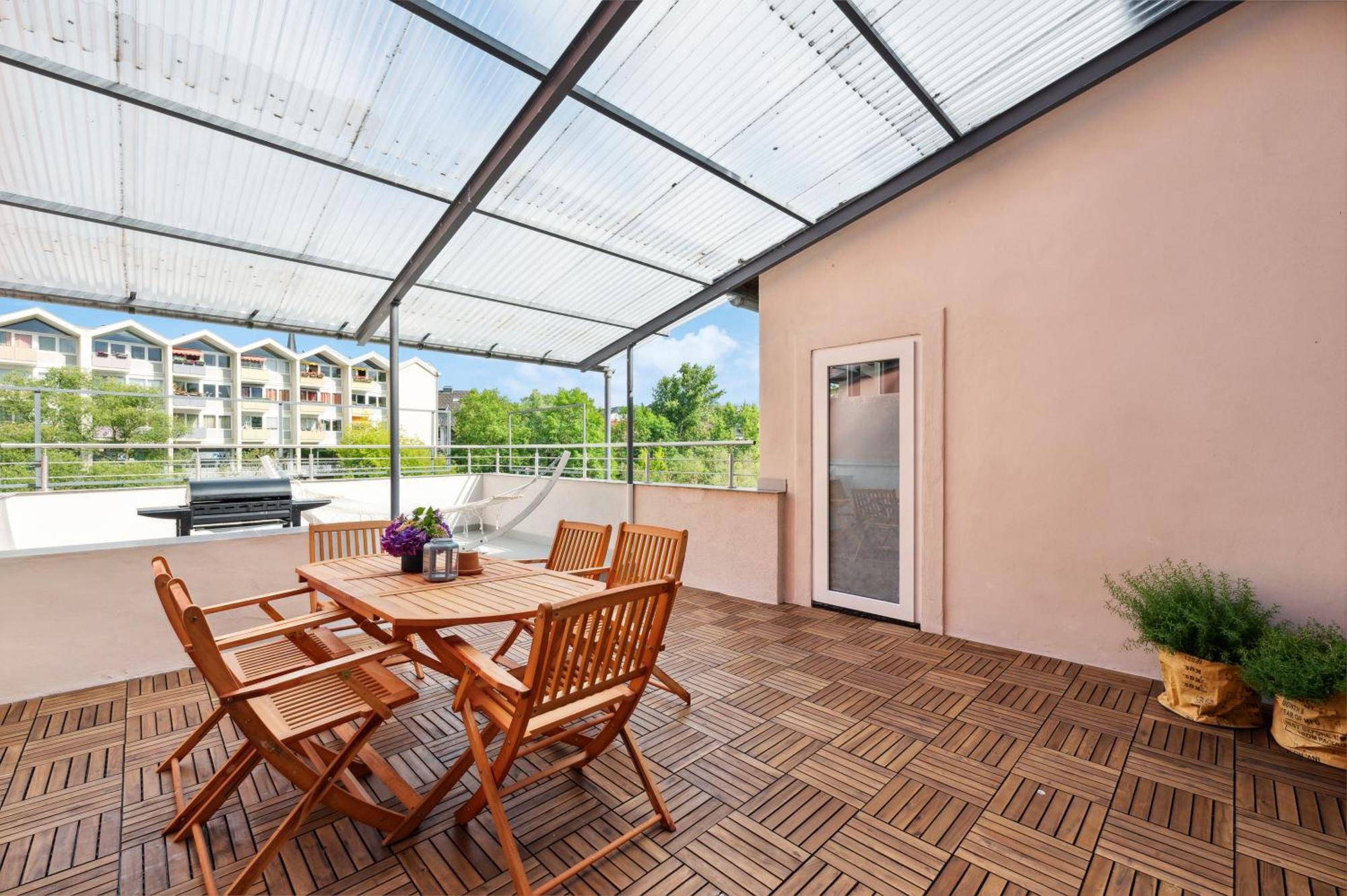 Grosse Altbau Wohnung I Terrasse I Zentral I Parkplatz I 8 Personen باد كروزناش المظهر الخارجي الصورة